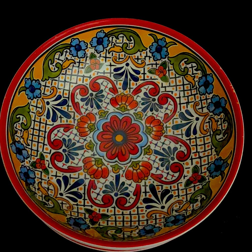4 bowls, 4 plates and a tray